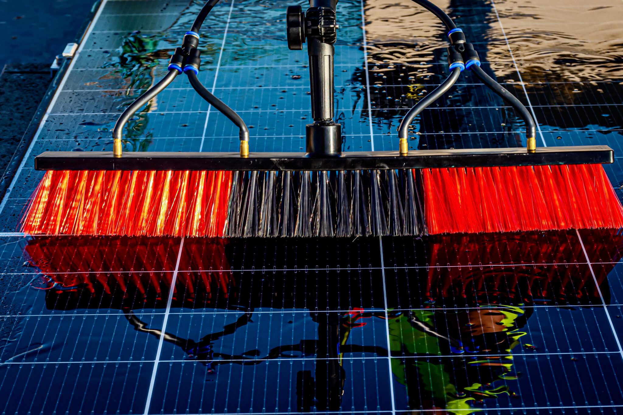 Cepillo Manual Pro M9 – Limpieza solar con pulverización integrada - Imagen 2